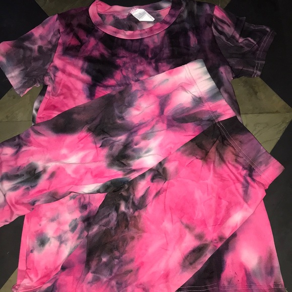 Tie-die shirts and biker shorts multi-color😍 - Picture 6 of 8